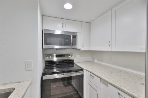 Condo in New Port Richey, Florida, 1 bedroom  № 2165904 - photo 14