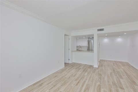 Condo in New Port Richey, Florida, 1 bedroom  № 2165904 - photo 8