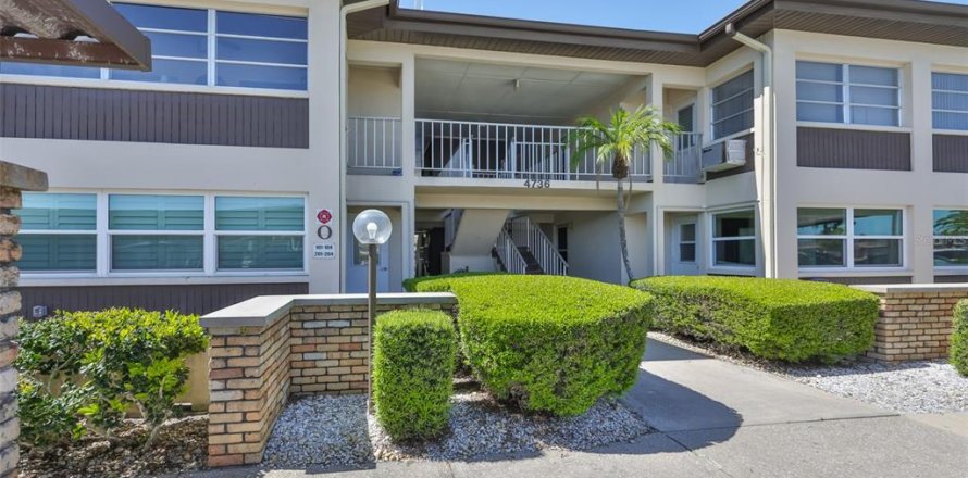 Condo in New Port Richey, Florida, 1 bedroom  № 2165904