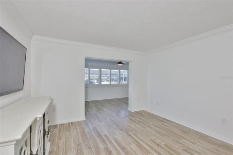 Condo in New Port Richey, Florida, 1 bedroom  № 2165904 - photo 17