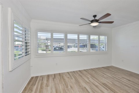 Condo in New Port Richey, Florida, 1 bedroom  № 2165904 - photo 27