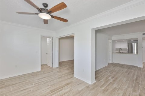 Condo in New Port Richey, Florida, 1 bedroom  № 2165904 - photo 16