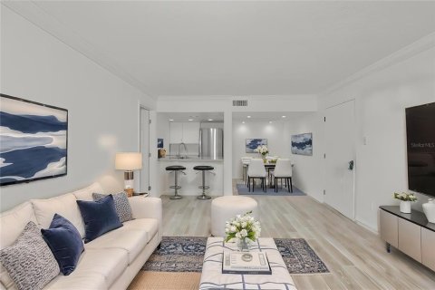 Condo in New Port Richey, Florida, 1 bedroom  № 2165904 - photo 7
