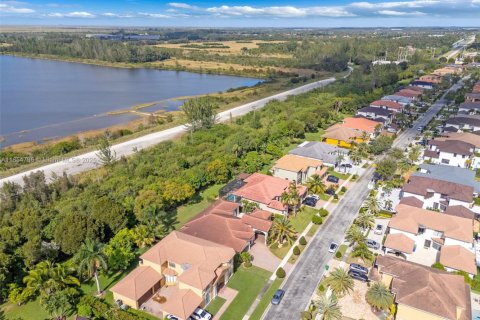 House in Miramar, Florida 4 bedrooms, 257.34 sq.m. № 1872341 - photo 5