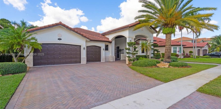 House in Miramar, Florida 4 bedrooms, 257.34 sq.m. № 1872341