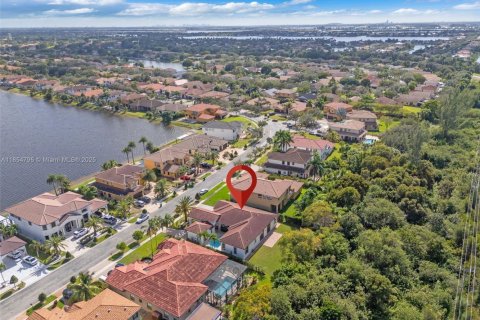 House in Miramar, Florida 4 bedrooms, 257.34 sq.m. № 1872341 - photo 3