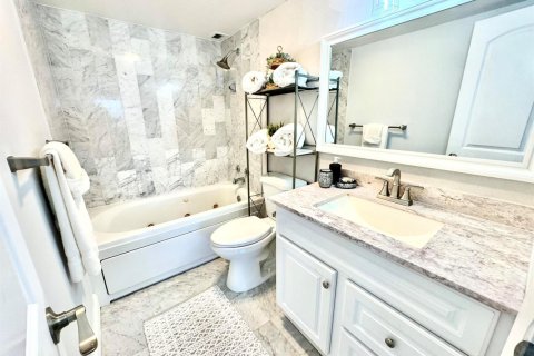 Condo in Fort Lauderdale, Florida, 2 bedrooms  № 2403888 - photo 9