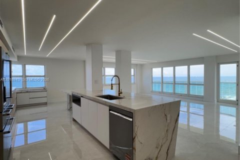 Condo in Fort Lauderdale, Florida, 3 bedrooms № 2274087 - photo 8