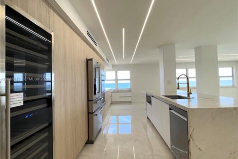 Condo in Fort Lauderdale, Florida, 3 bedrooms № 2274087 - photo 7
