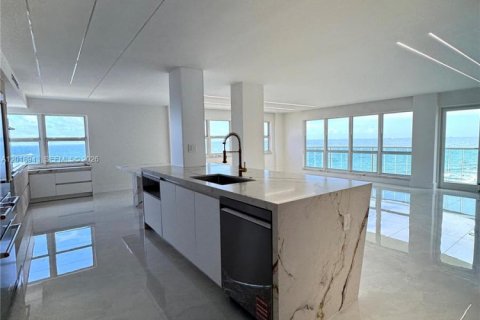 Condo in Fort Lauderdale, Florida, 3 bedrooms № 2274087 - photo 5