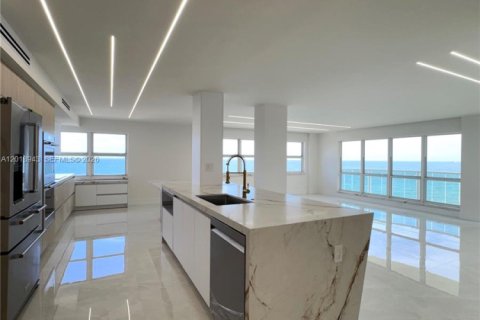 Condo in Fort Lauderdale, Florida, 3 bedrooms № 2274087 - photo 4