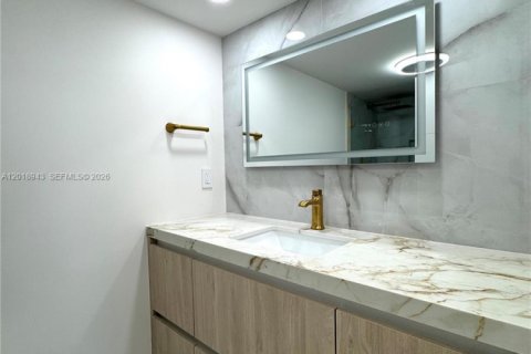 Condo in Fort Lauderdale, Florida, 3 bedrooms № 2274087 - photo 13