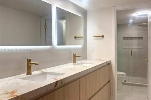 Condo in Fort Lauderdale, Florida, 3 bedrooms № 2274087 - photo 11