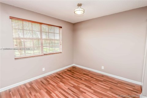 Condo in Pembroke Pines, Florida, 2 bedrooms  № 1924274 - photo 3