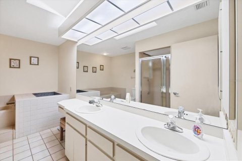 Condo in Sarasota, Florida, 2 bedrooms  № 1824039 - photo 15