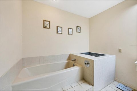 Condo in Sarasota, Florida, 2 bedrooms  № 1824039 - photo 16