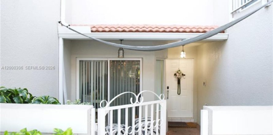 Townhouse in Doral, Florida 3 bedrooms, 176.33 sq.m. № 2067268