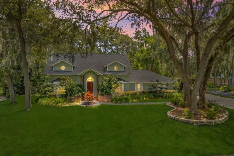 House in Fruitland Park, Florida 3 bedrooms, 235.6 sq.m. № 1854038 - photo 1