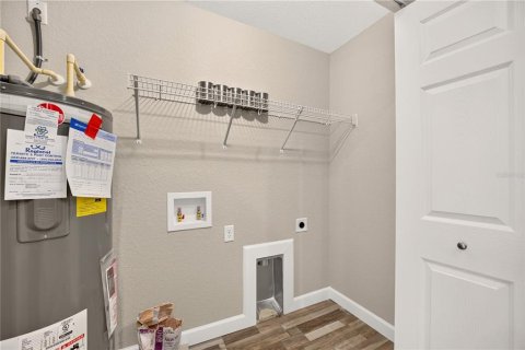 Commercial property in Ocala, Florida 4 bedrooms, 186.55 sq.m. № 2258917 - photo 19