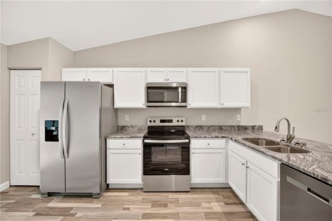 Commercial property in Ocala, Florida 4 bedrooms, 186.55 sq.m. № 2258917 - photo 13