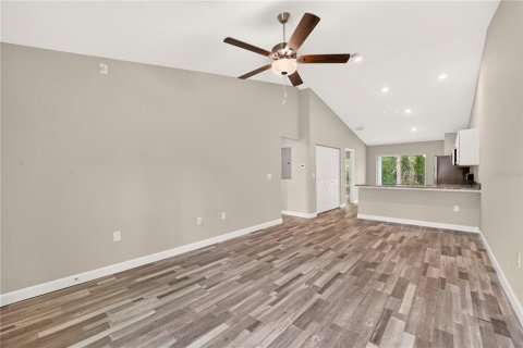 Commercial property in Ocala, Florida 4 bedrooms, 186.55 sq.m. № 2258917 - photo 9