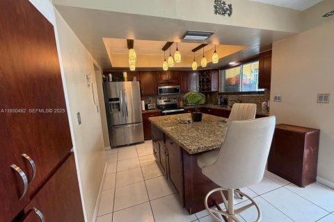 Villa ou maison à vendre à Miramar, Floride: 5 chambres, 163.04 m2 № 1990424 - photo 6