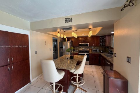 Villa ou maison à vendre à Miramar, Floride: 5 chambres, 163.04 m2 № 1990424 - photo 12