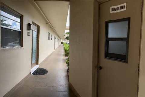 Купить кондоминиум в Лодердейл-Лейкс, Флорида 1 спальня, 63.55м2, № 2013044 - фото 19