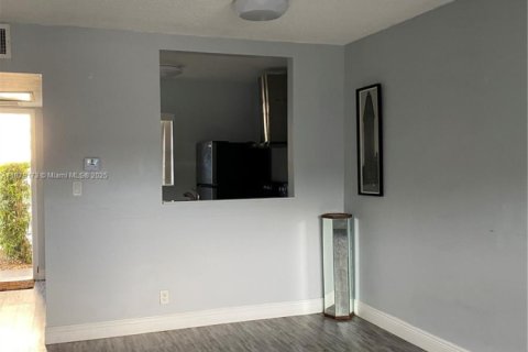 Купить кондоминиум в Лодердейл-Лейкс, Флорида 1 спальня, 63.55м2, № 2013044 - фото 7