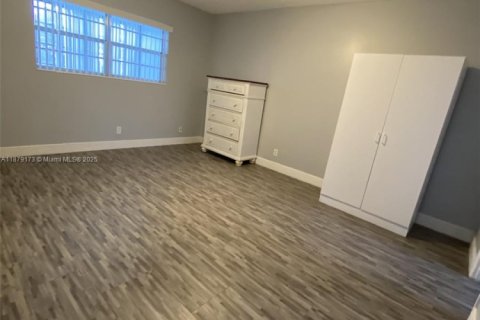 Купить кондоминиум в Лодердейл-Лейкс, Флорида 1 спальня, 63.55м2, № 2013044 - фото 11