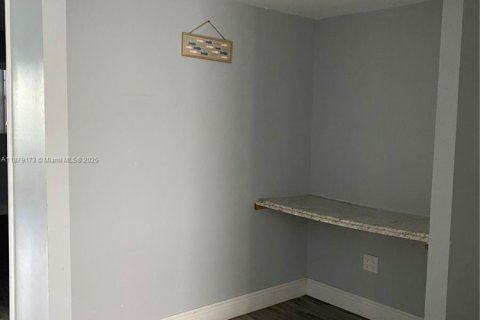 Купить кондоминиум в Лодердейл-Лейкс, Флорида 1 спальня, 63.55м2, № 2013044 - фото 9