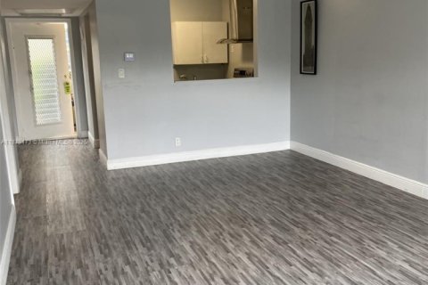 Купить кондоминиум в Лодердейл-Лейкс, Флорида 1 спальня, 63.55м2, № 2013044 - фото 4