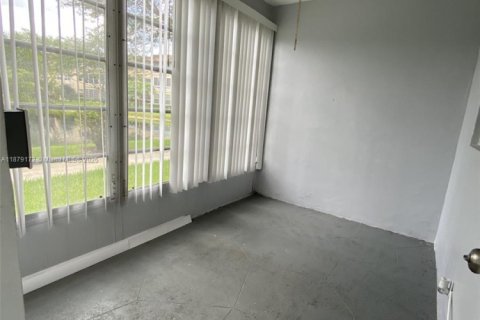 Купить кондоминиум в Лодердейл-Лейкс, Флорида 1 спальня, 63.55м2, № 2013044 - фото 15