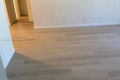 Снять в аренду кондоминиум в Уэст-Палм-Бич, Флорида 1 спальня, 58.06м2, № 1992393 - фото 13