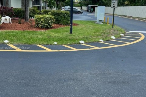 Снять в аренду кондоминиум в Уэст-Палм-Бич, Флорида 1 спальня, 58.06м2, № 1992393 - фото 2