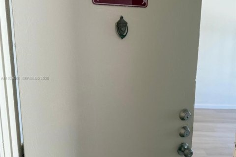 Снять в аренду кондоминиум в Уэст-Палм-Бич, Флорида 1 спальня, 58.06м2, № 1992393 - фото 29