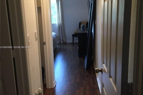 Adosado en alquiler en Homestead, Florida, 3 dormitorios № 2026729 - foto 15