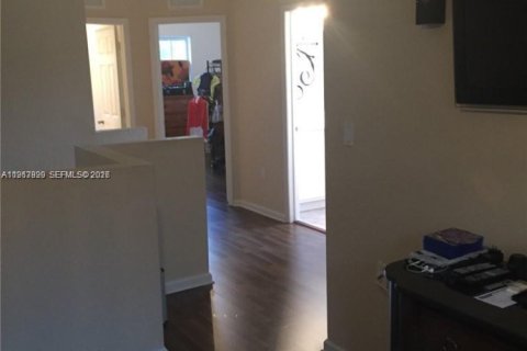 Adosado en alquiler en Homestead, Florida, 3 dormitorios № 2026729 - foto 12