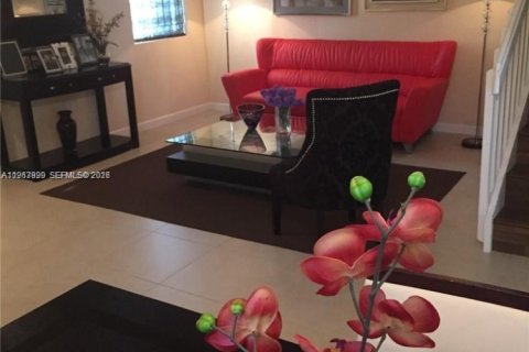 Adosado en alquiler en Homestead, Florida, 3 dormitorios № 2026729 - foto 4