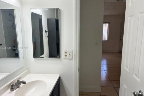 Apartment in Pembroke Pines, Florida 1 bedroom, 64.01 sq.m. № 2365410 - photo 16
