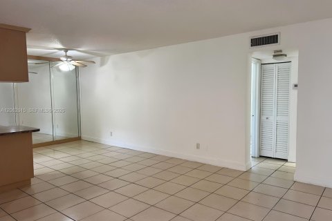 Apartment in Pembroke Pines, Florida 1 bedroom, 64.01 sq.m. № 2365410 - photo 10
