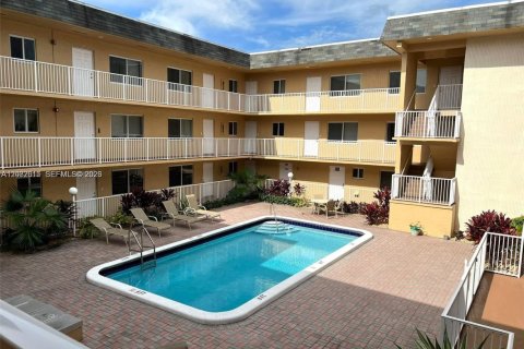 Apartment in Pembroke Pines, Florida 1 bedroom, 64.01 sq.m. № 2365410