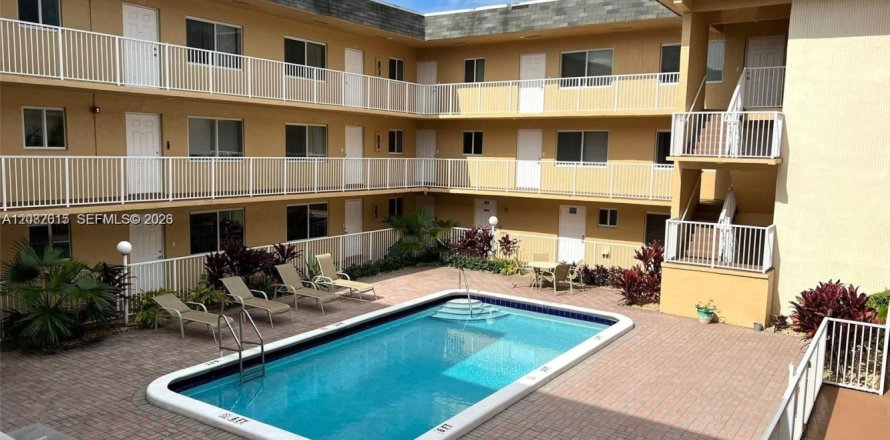 Apartment in Pembroke Pines, Florida 1 bedroom, 64.01 sq.m. № 2365410