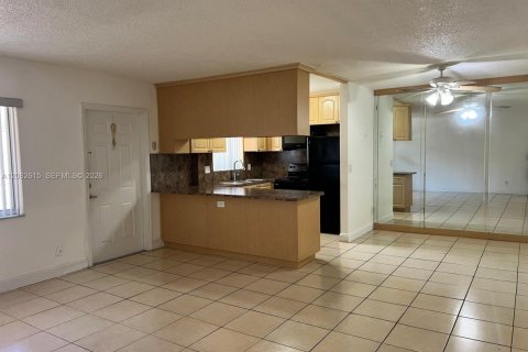 Apartment in Pembroke Pines, Florida 1 bedroom, 64.01 sq.m. № 2365410 - photo 9