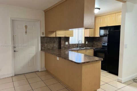 Apartment in Pembroke Pines, Florida 1 bedroom, 64.01 sq.m. № 2365410 - photo 4
