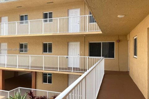 Apartment in Pembroke Pines, Florida 1 bedroom, 64.01 sq.m. № 2365410 - photo 2