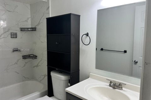 Apartment in Pembroke Pines, Florida 1 bedroom, 64.01 sq.m. № 2365410 - photo 13