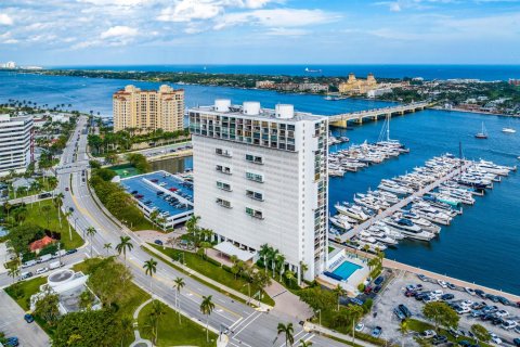 Condominio en West Palm Beach, Florida, 3 dormitorios № 2087739