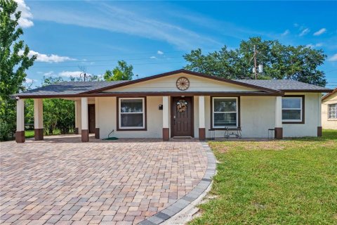 House in Orlando, Florida 3 bedrooms, 108.42 sq.m. № 2280038