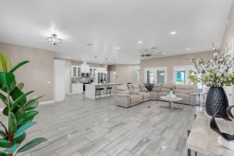 Casa en venta en Land O' Lakes, Florida, 3 dormitorios, 182.09 m2 № 1901489 - foto 24